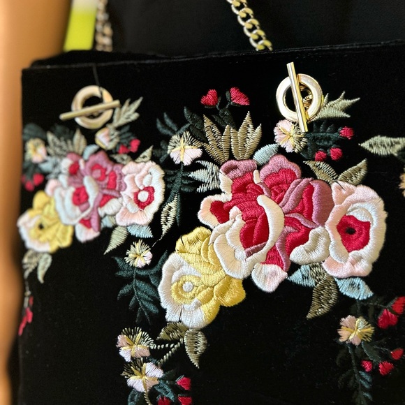 Zara Embroidered black velvet Bag - Picture 6 of 14